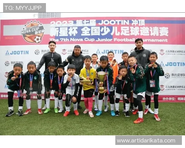 李新浦足球：探索中国足球新星的成长之路与未来发展潜力