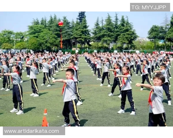 足球操开场热情洋溢引领全场气氛激荡让我们一起动起来享受运动的快乐